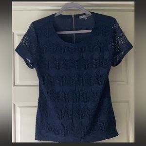 Short sleeve with a professional look but relaxing fit